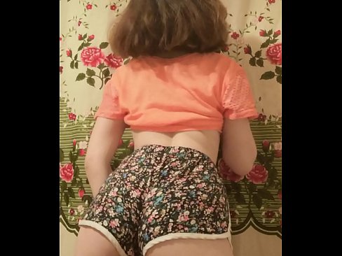 ❤️ Seksīga jauna skaistule izģērbjas no šortiem kamerā ❤❌ Porno video pie mums ️❤