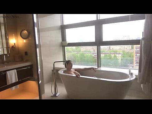 ❤️ Milzīgs skaistule kaislīgi trīc no viņas pussy vannas istabā ❤❌ Porno video pie mums ️❤